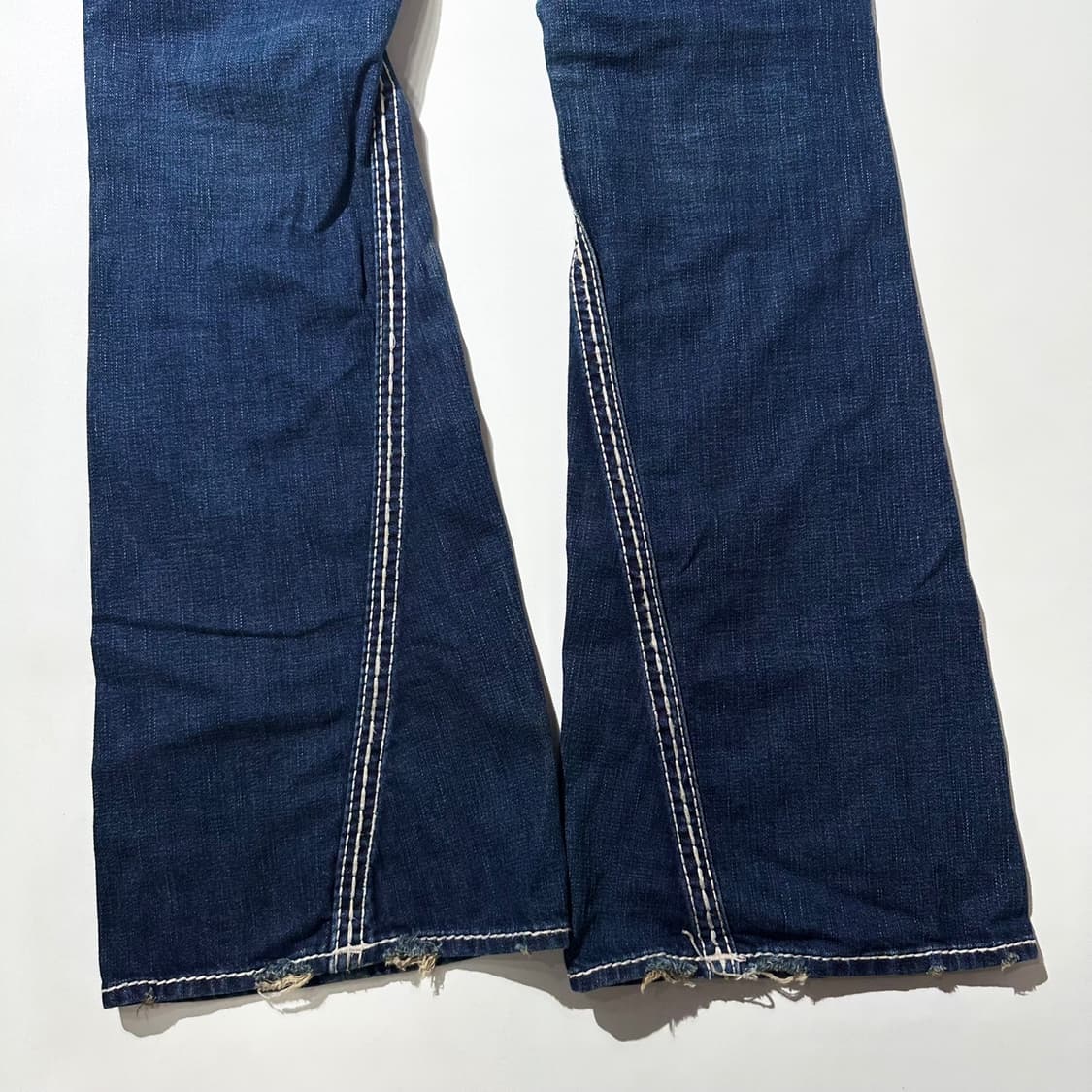 트루릴리전 JOEY 조이 빅 T 부츠컷 데님 팬츠 상품이미지7