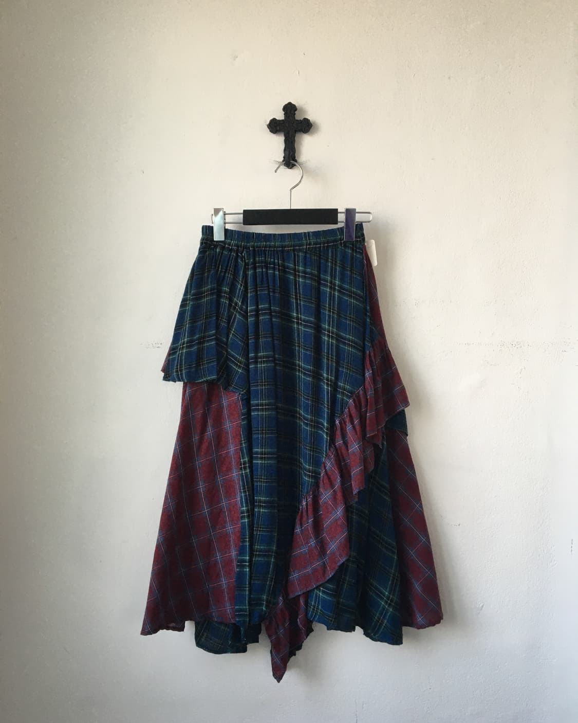 Unbalanced check pattern skirt 상품이미지1