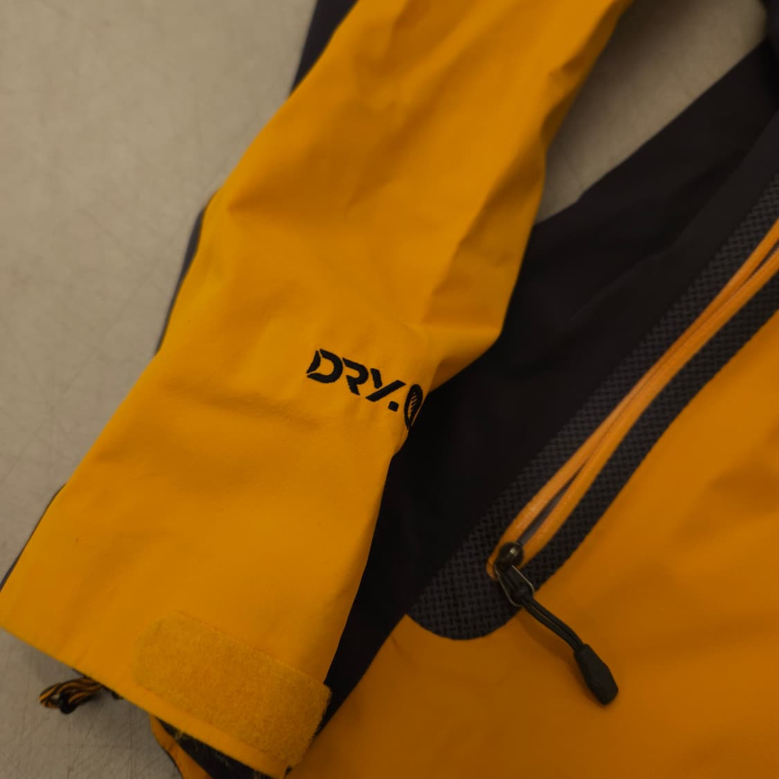 마운틴하드웨어 우먼스 드라이테크 마운틴 자켓 상품이미지3