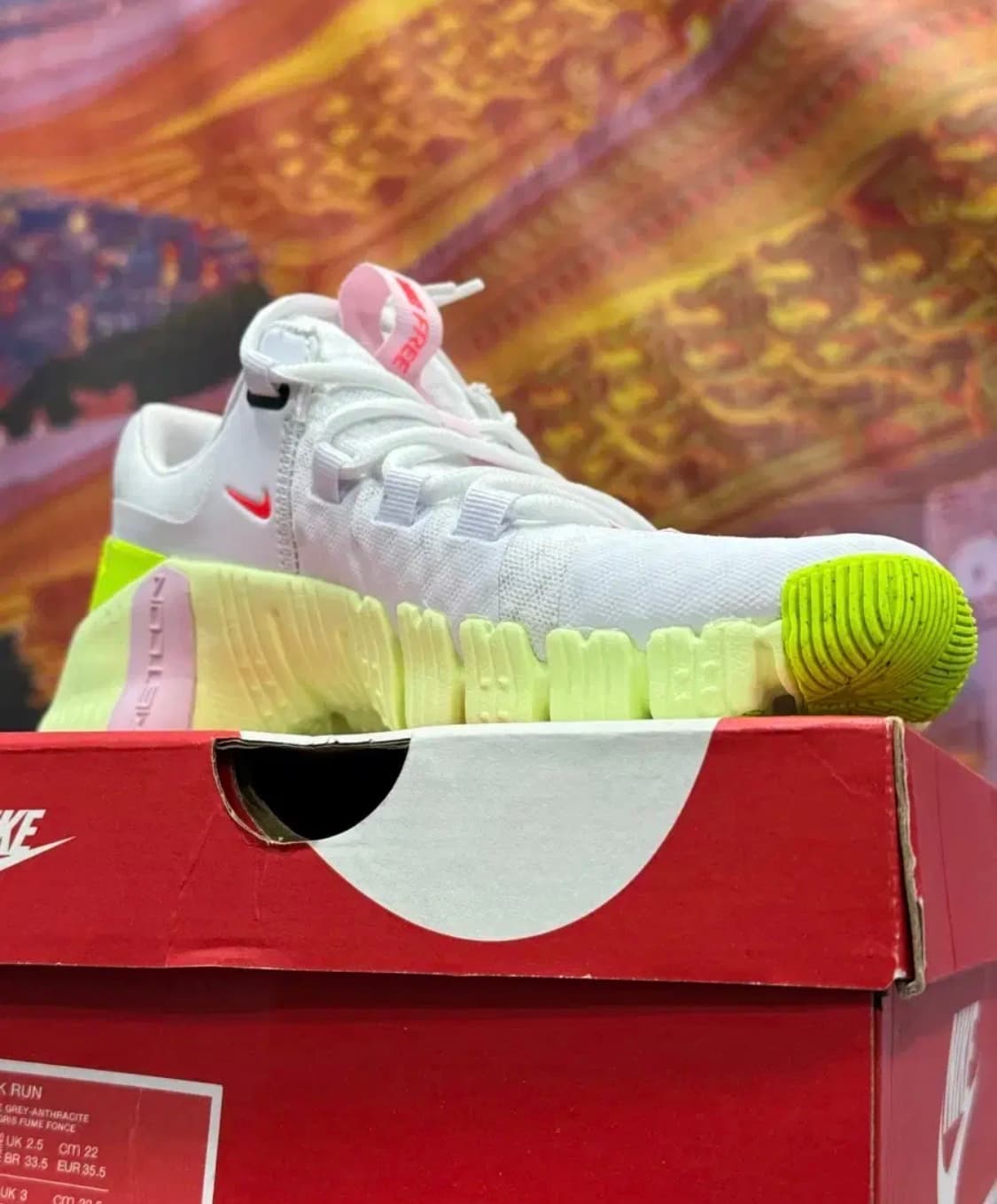 나이키 프리 메트콘 5 화이트 베얼리 볼트 여자런닝화 상품이미지1