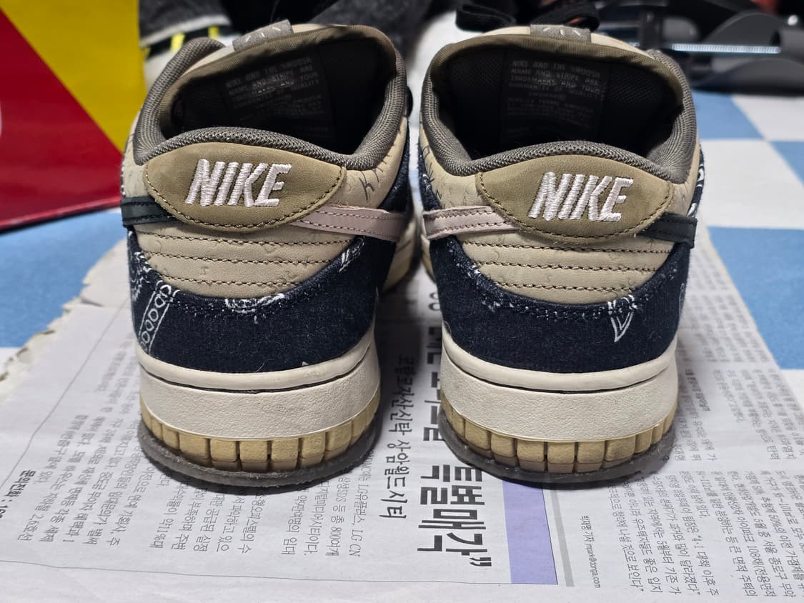 [250] 나이키 트래비스 스캇 SB 덩크 로우 상품이미지3