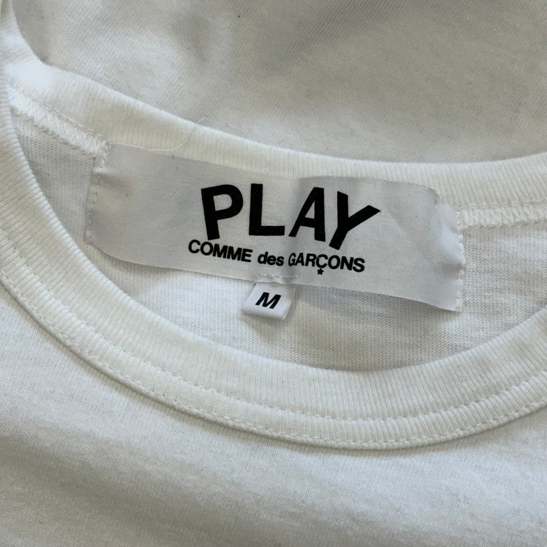 M 꼼데가르송 레드하트와펜 화이트 반팔  상품이미지4