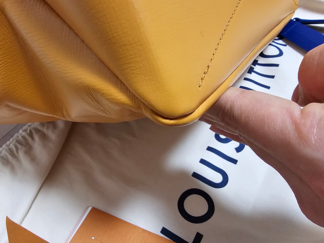 루이비통 퍼렐 쇼퍼 토트백MM 크로스 토트백 샤프란 라지사이즈 상품이미지9