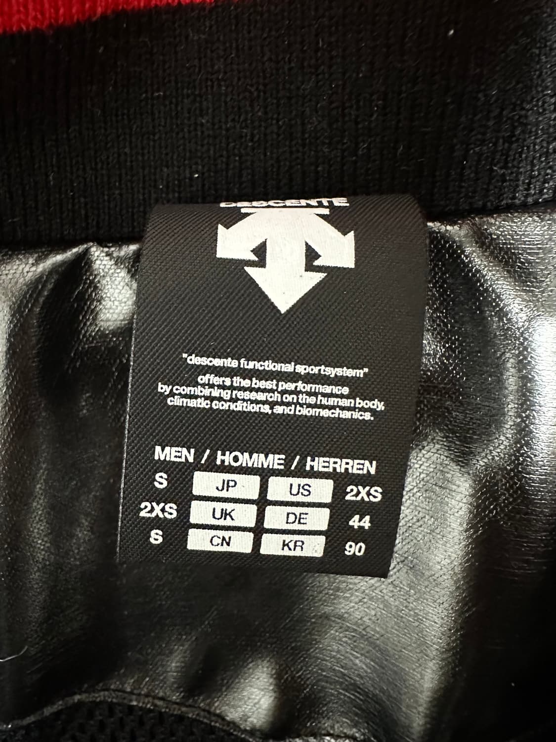 데상트 LG트윈스 야구 유광점퍼 상품이미지7