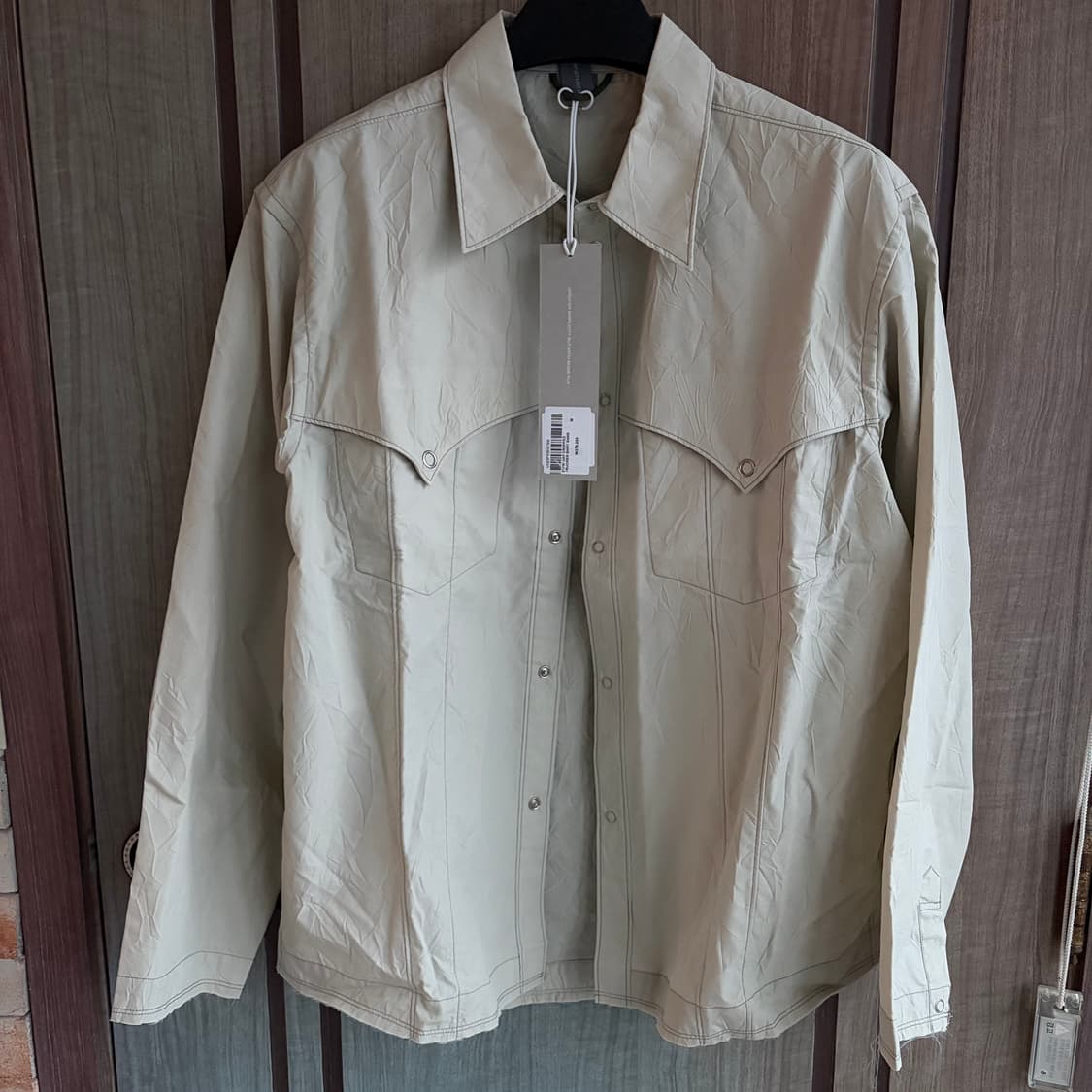 새상품(M)언어펙티드 크롭 트러커 셔츠 샌드 상품이미지1