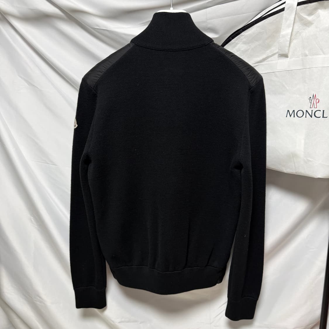 [S+급/L] 몽클레어 니트패딩 김현우 니트패딩 트리콧 블랙 상품이미지4