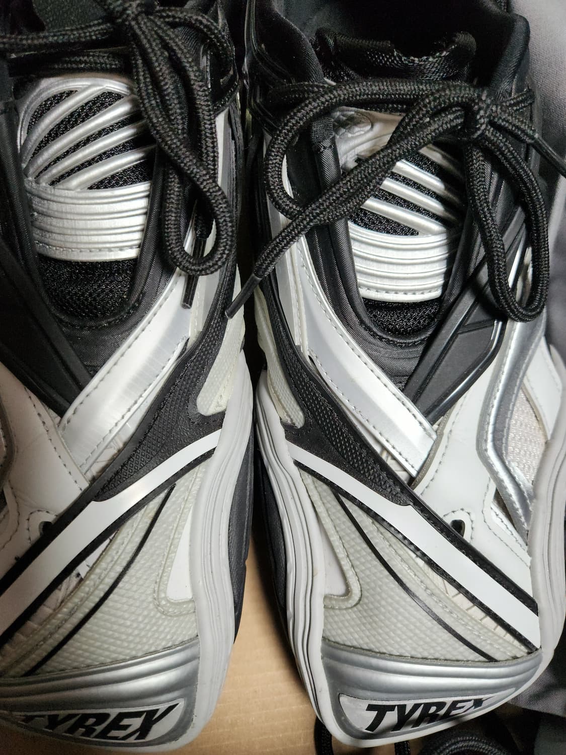 발렌시아가 타이렉스 43 블랙그레이 상품이미지2