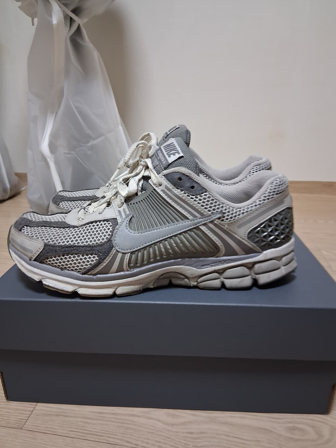 줌보메로5 프리미엄 아이언 오어 275mm 상품이미지4