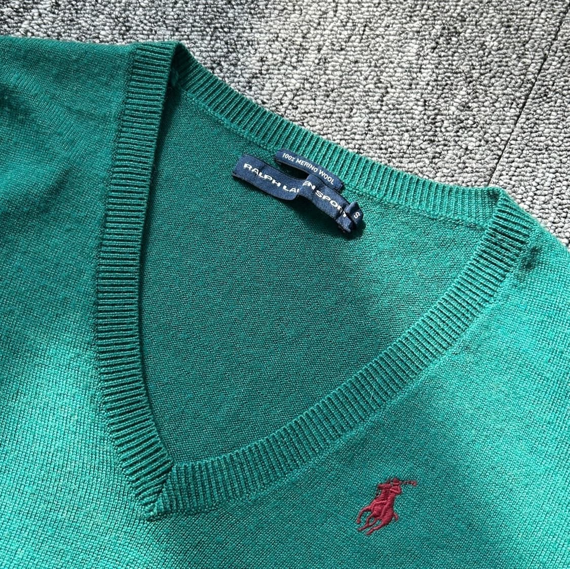 랄프로렌 스포츠 그림 메리노울 브이넥 니트  상품이미지4