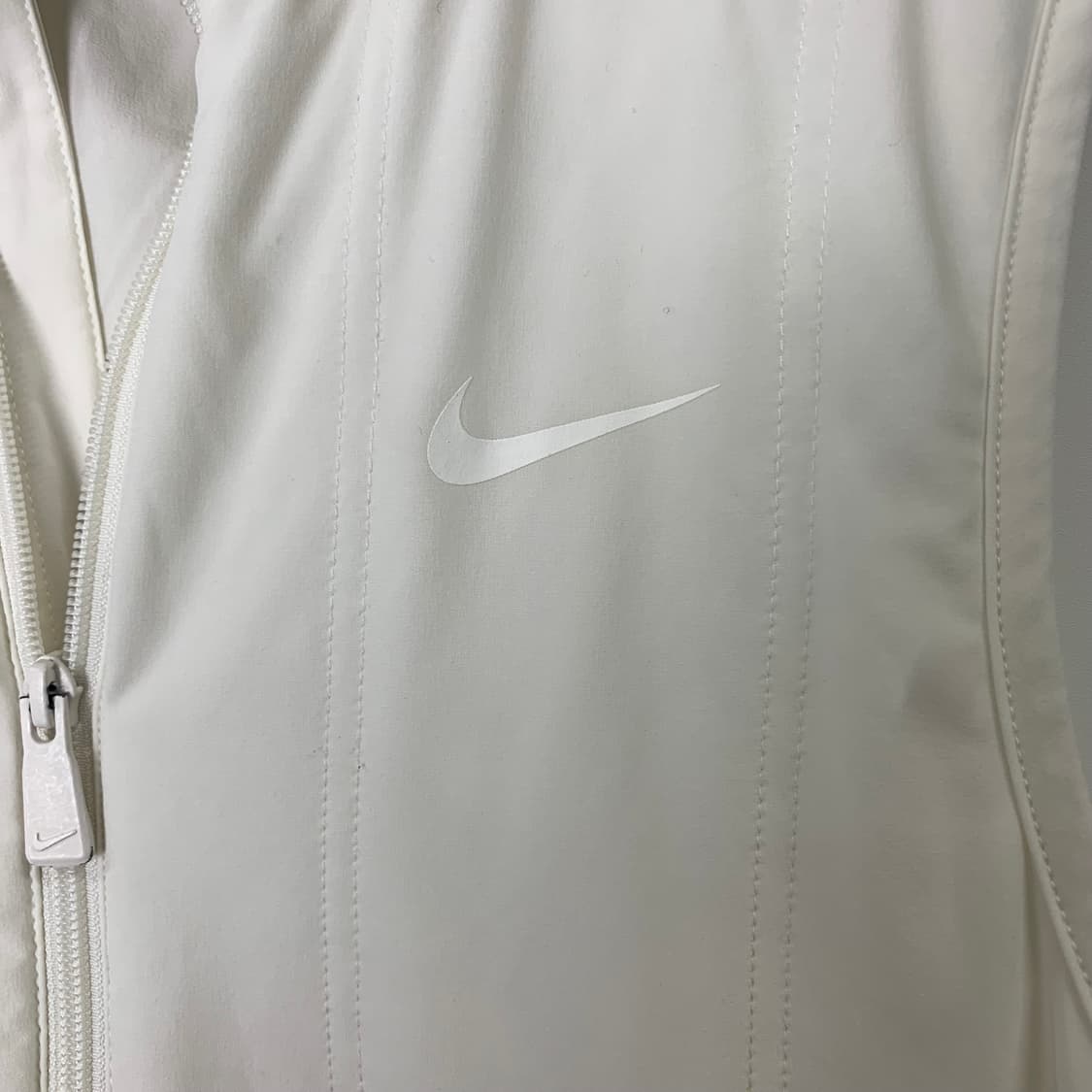 나이키 투웨이 화이트 경량 조끼패딩 상품이미지4