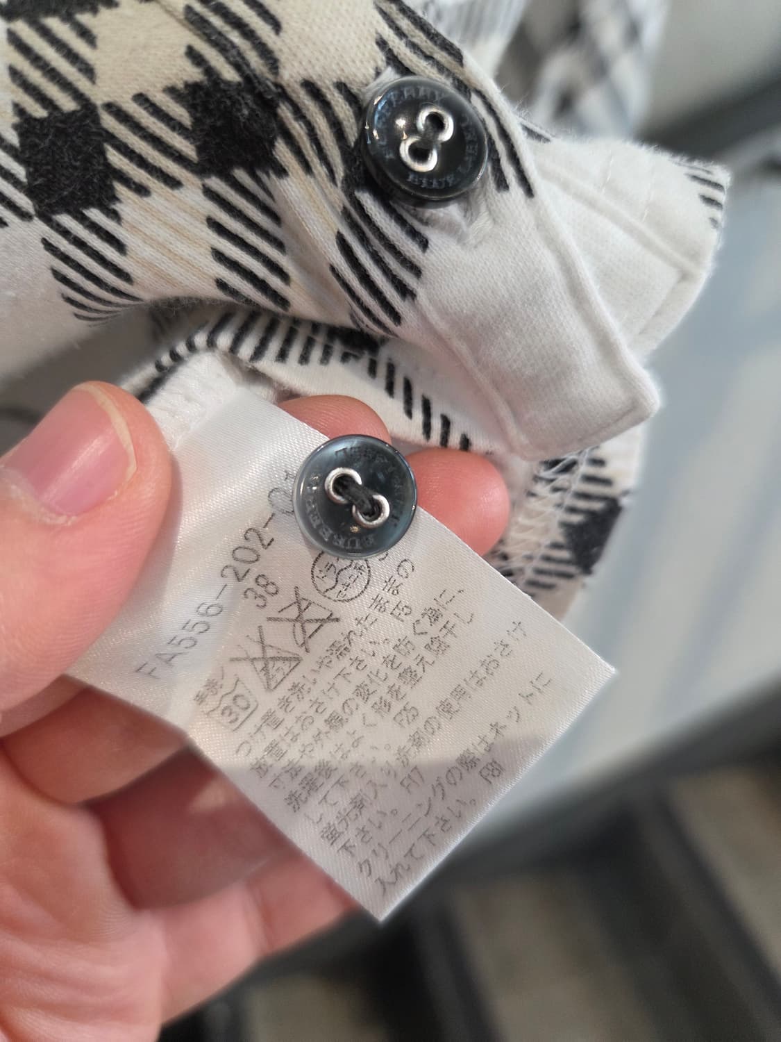 Burberry 버버리 화이트 노바체크 롱슬리브 상품이미지5