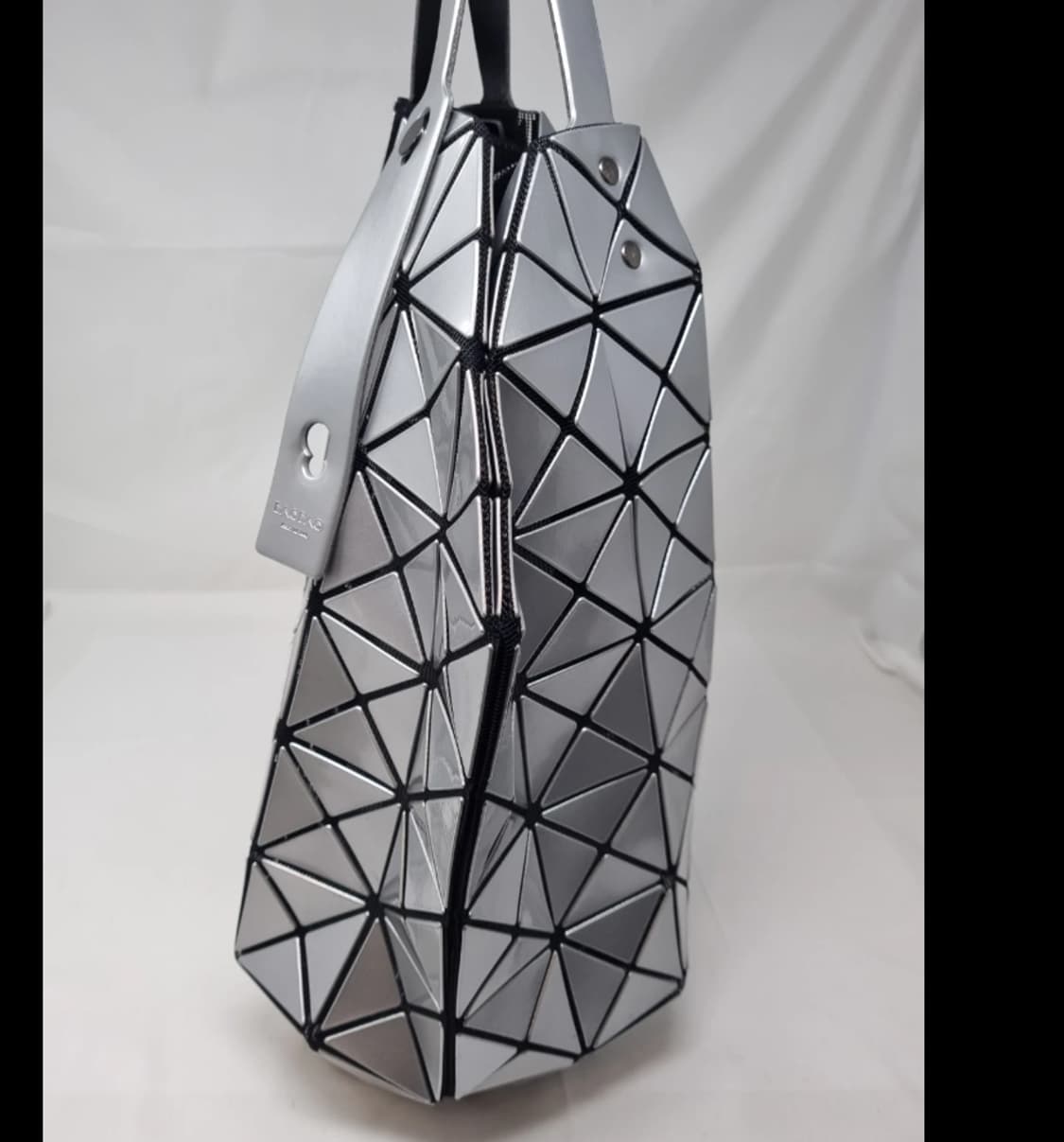 바오바오 이세이미야케 루센트 실버 토트백 상품이미지2