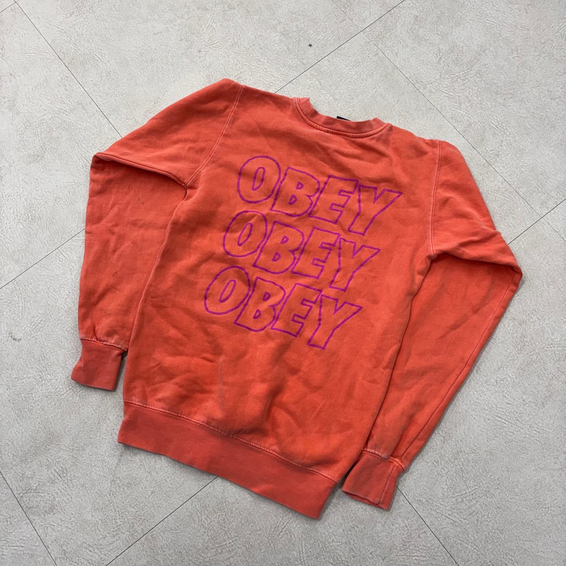 오베이 멀티로고 오렌지 맨투맨 상품이미지1