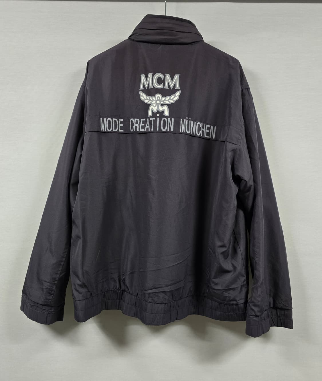 MCM 모드 크리에이션 뮌헨 그레이 바람막이 L 상품이미지4