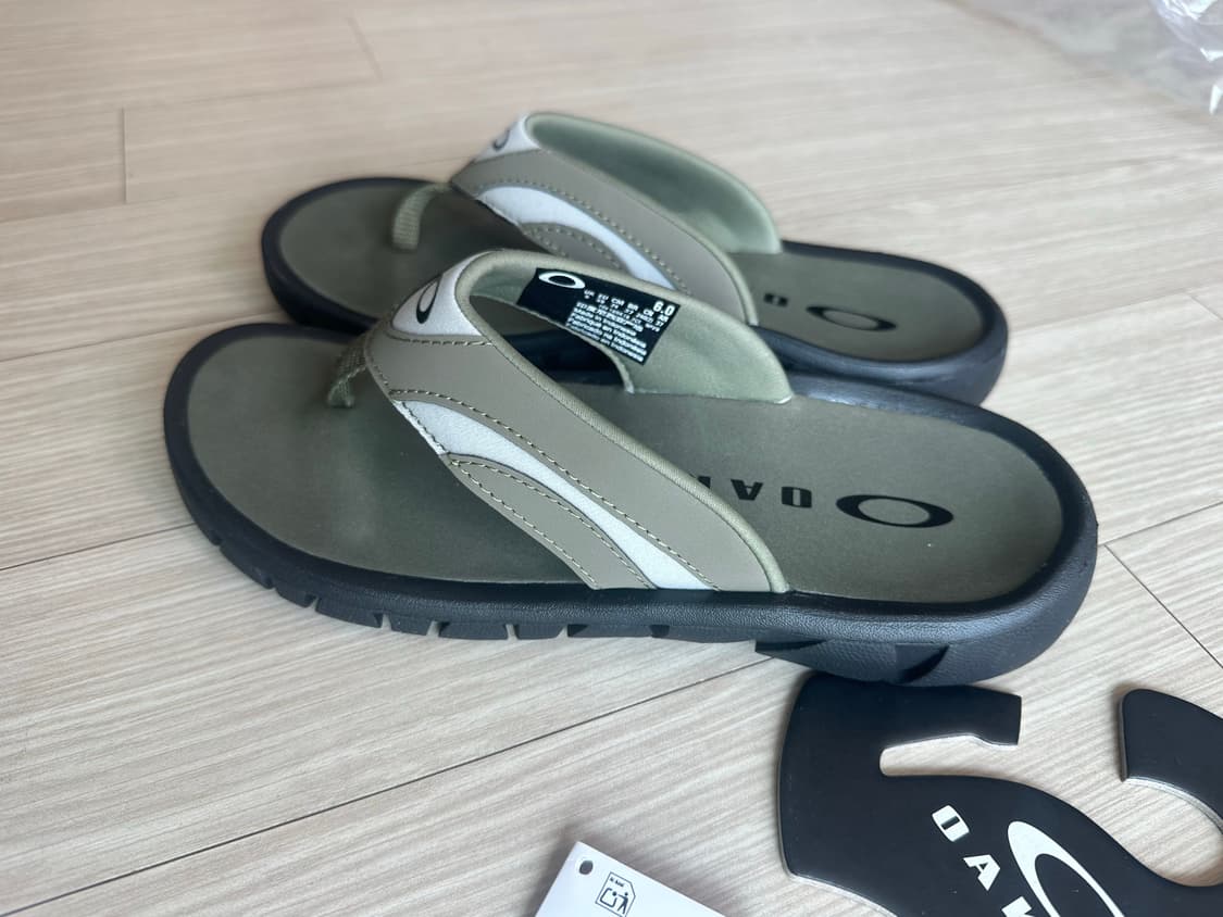 [새상품]오클리 쪼리 240사이즈(카키색) 상품이미지2