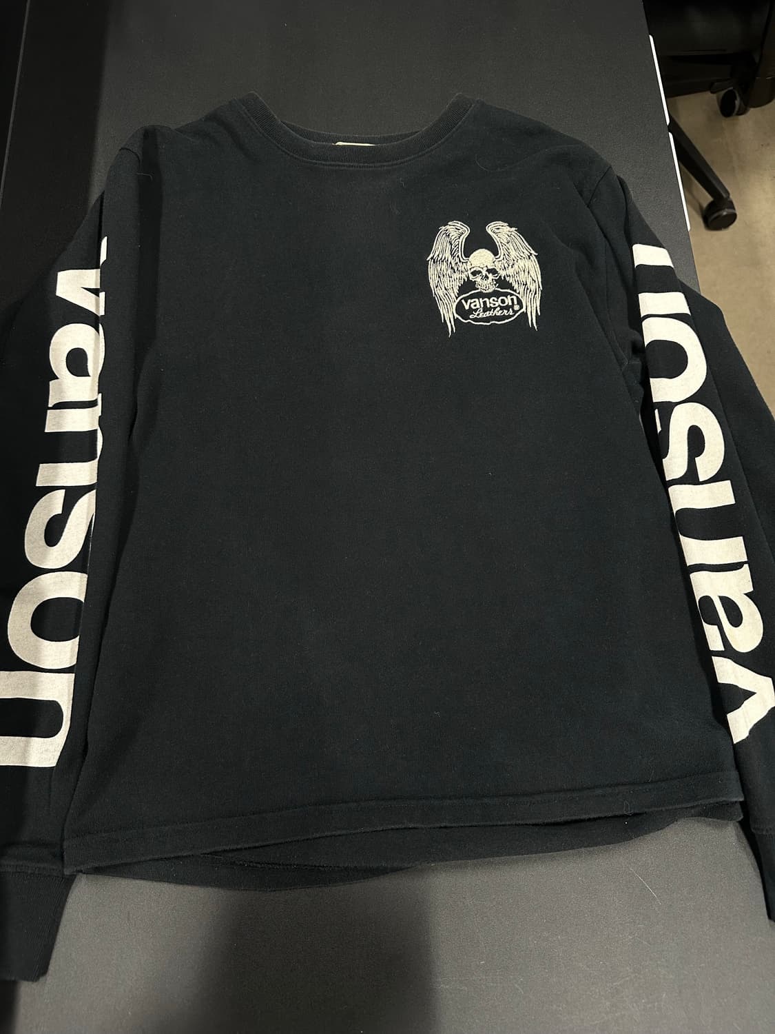 밴슨 블랙 자수 스티치 슬리브 상품이미지4