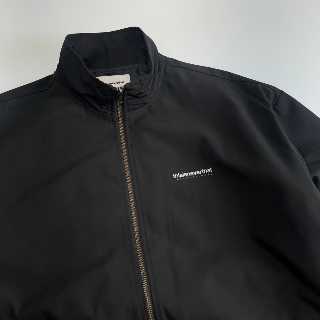 Thisisneverthat 디스이즈네버댓 블랙 바람막이 상품이미지4