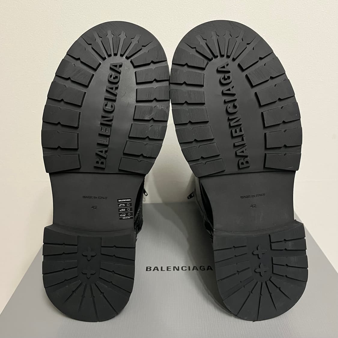 [42]발렌시아가 25fw 트럭 레이스업 부츠 상품이미지5