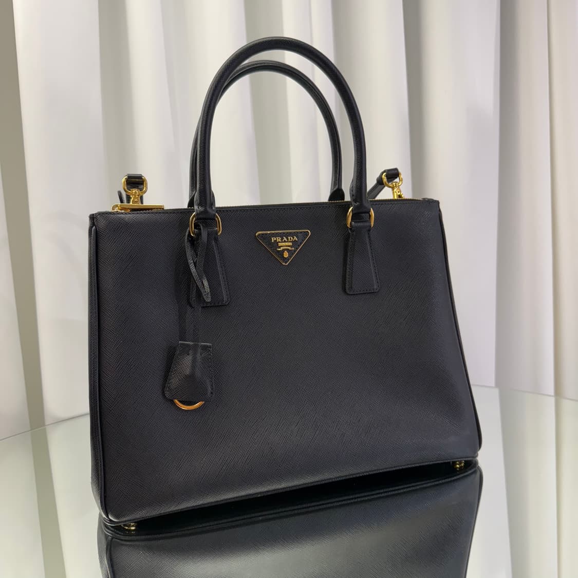 [새상품급]프라다 사피아노 럭스 토트백 블랙 상품이미지2