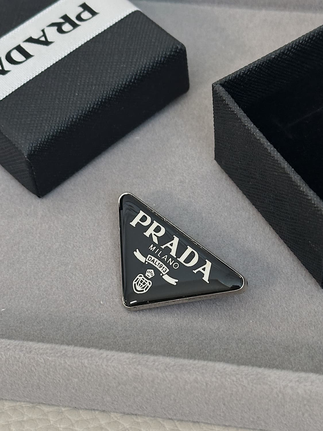 프라다 빈티지 에폭시 브로치 상품이미지2