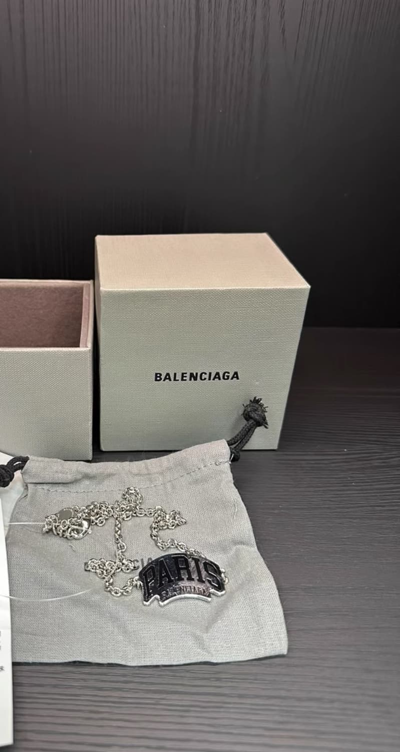 발렌시아가 파리 목걸이 상품이미지1