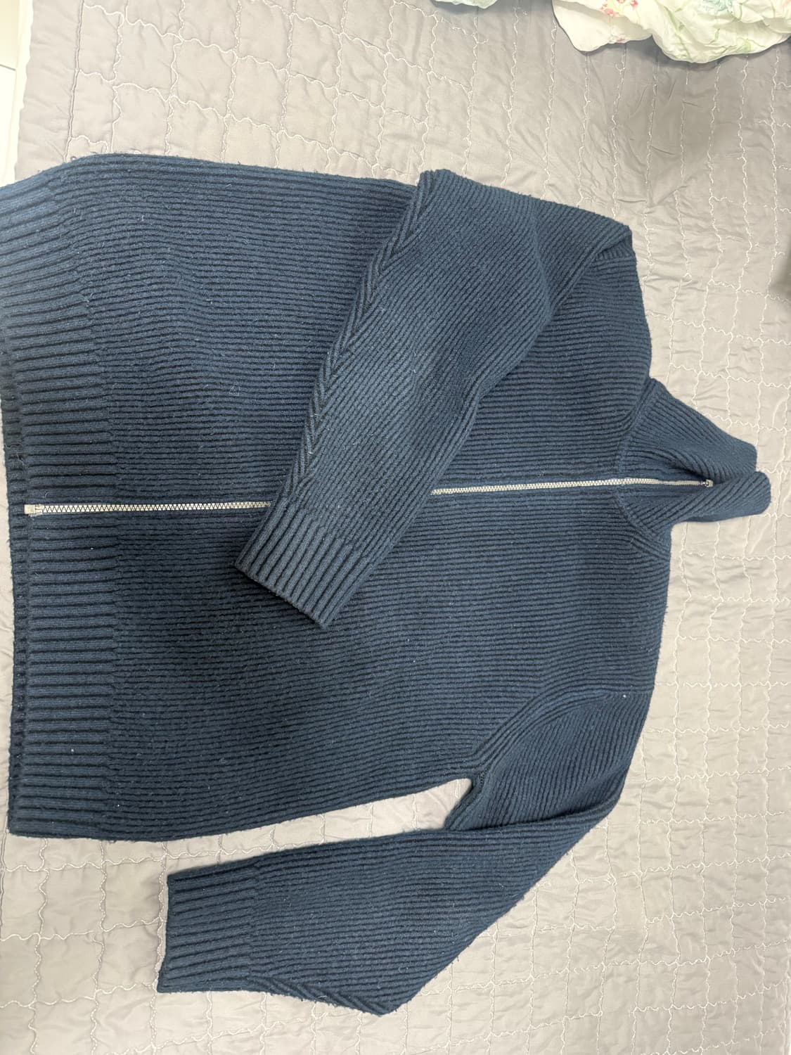 유니클로 x JW 앤더슨 수플레얀 풀집 스웨터 네이비 L 상품이미지3