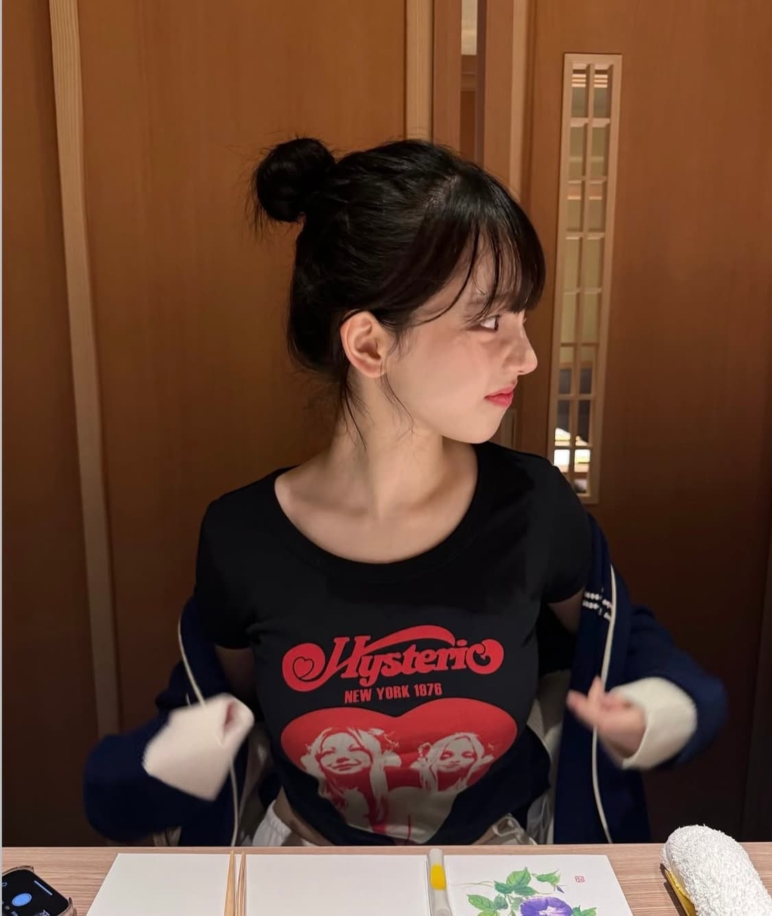 히스테릭글래머 하트 치비 티셔츠 블랙 (카리나 착용) 상품이미지1
