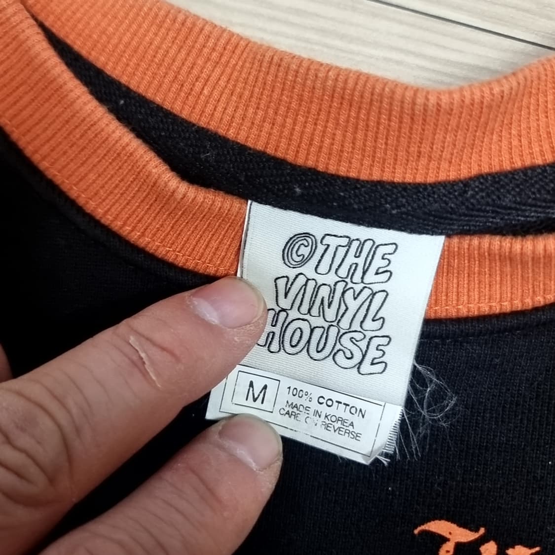 THEVINYLCHOUSE 블랙/오렌지 맨투맨 티셔츠(m) 상품이미지3