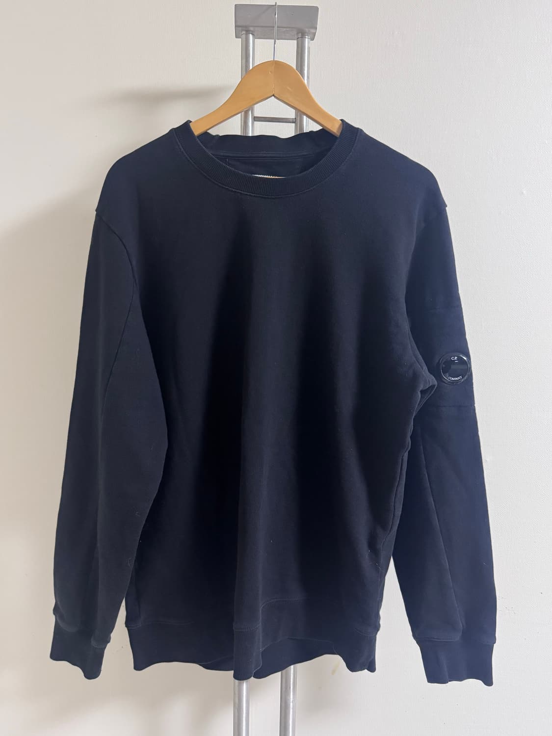 C.P. 컴퍼니 블랙 맨투맨  사이즈 2XL 상품이미지1