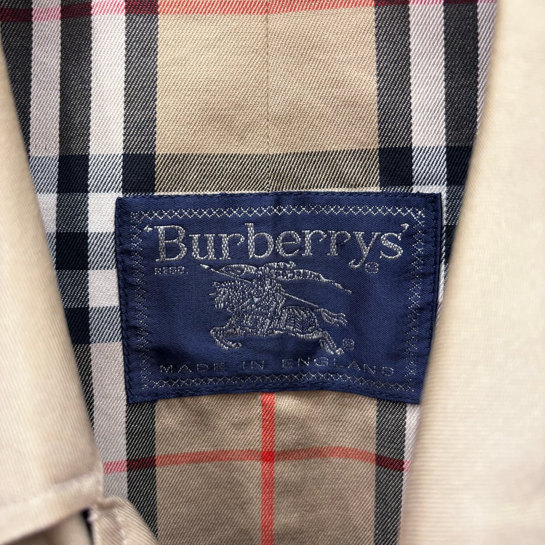 버버리 싱글 브레스티드 코트 노바 체크 안감 센터 벤트 디테일 베이지 상품이미지6