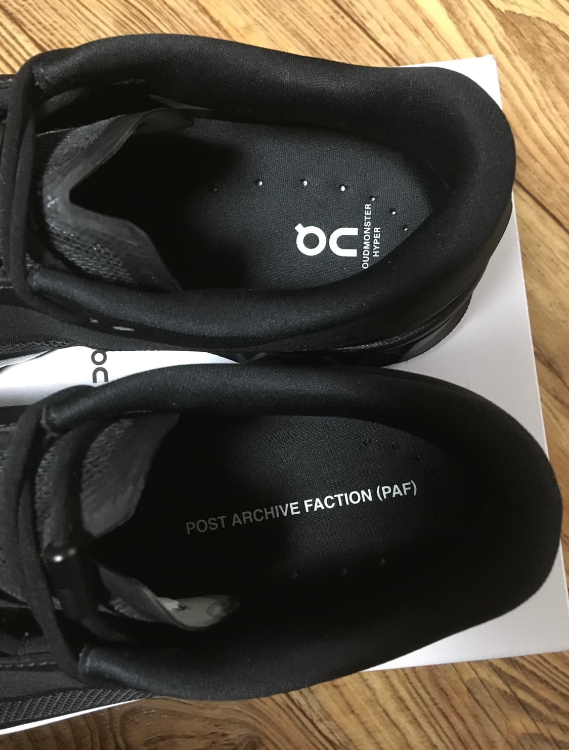 온러닝 파프 클라우드몬스터 하이퍼 블랙 판매합니다 상품이미지3