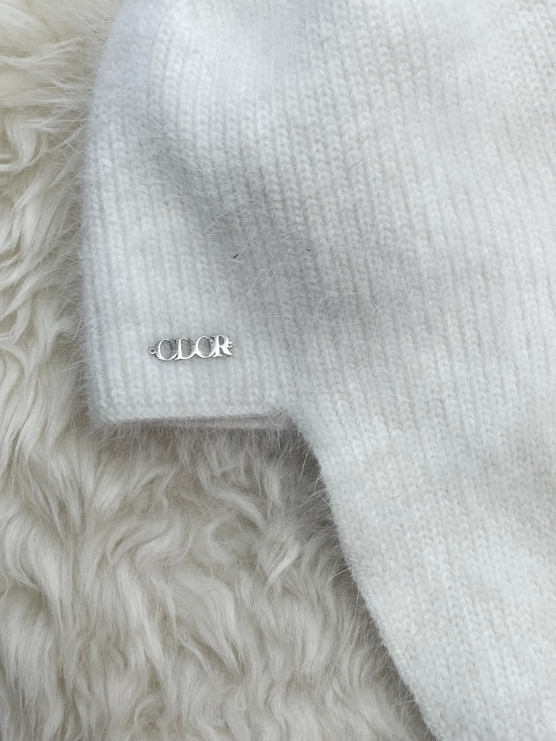 오도어 화이트 앙고라 이어플랩 비니 상품이미지4