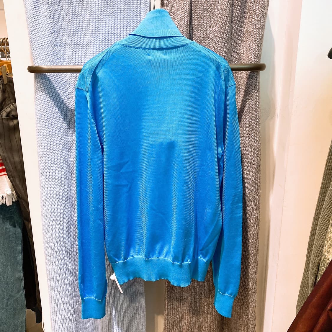 톰포드 남성 비치블루 실크 혼방터틀넥 니트 상품이미지3