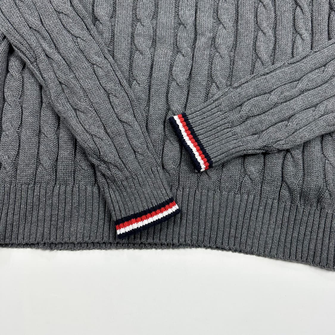 타미힐피거 플래그 차콜 꽈배기 니트 (M) 상품이미지4