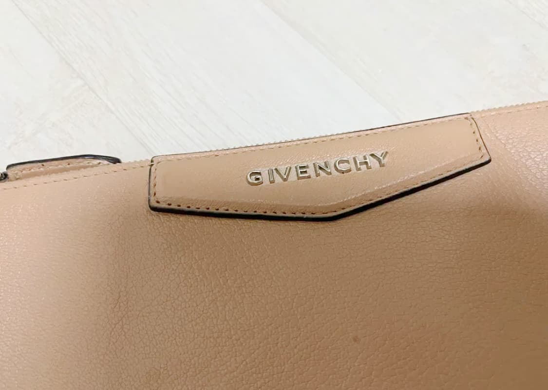 지방시 레더 클러치백 100%정품 상품이미지2