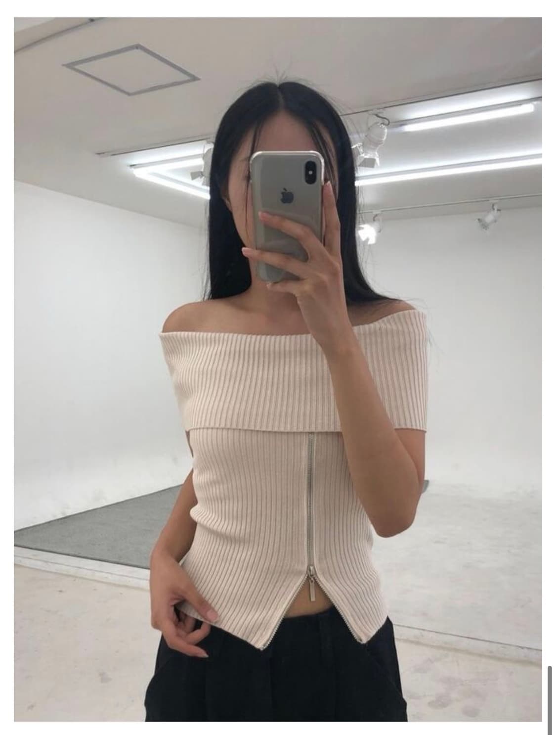 오프숄더 지퍼 니트 연베이지  상품이미지2