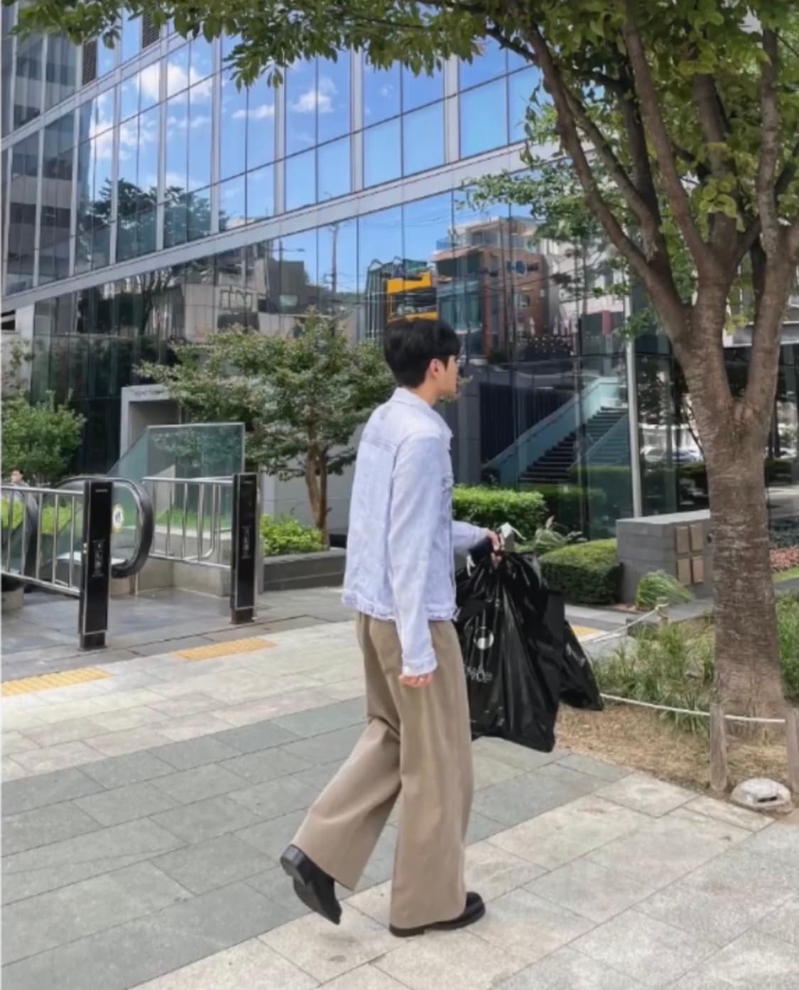 새제품) 아모멘토 세미와이드 부츠컷 데님 팬츠 다크그레이 XL 상품이미지2
