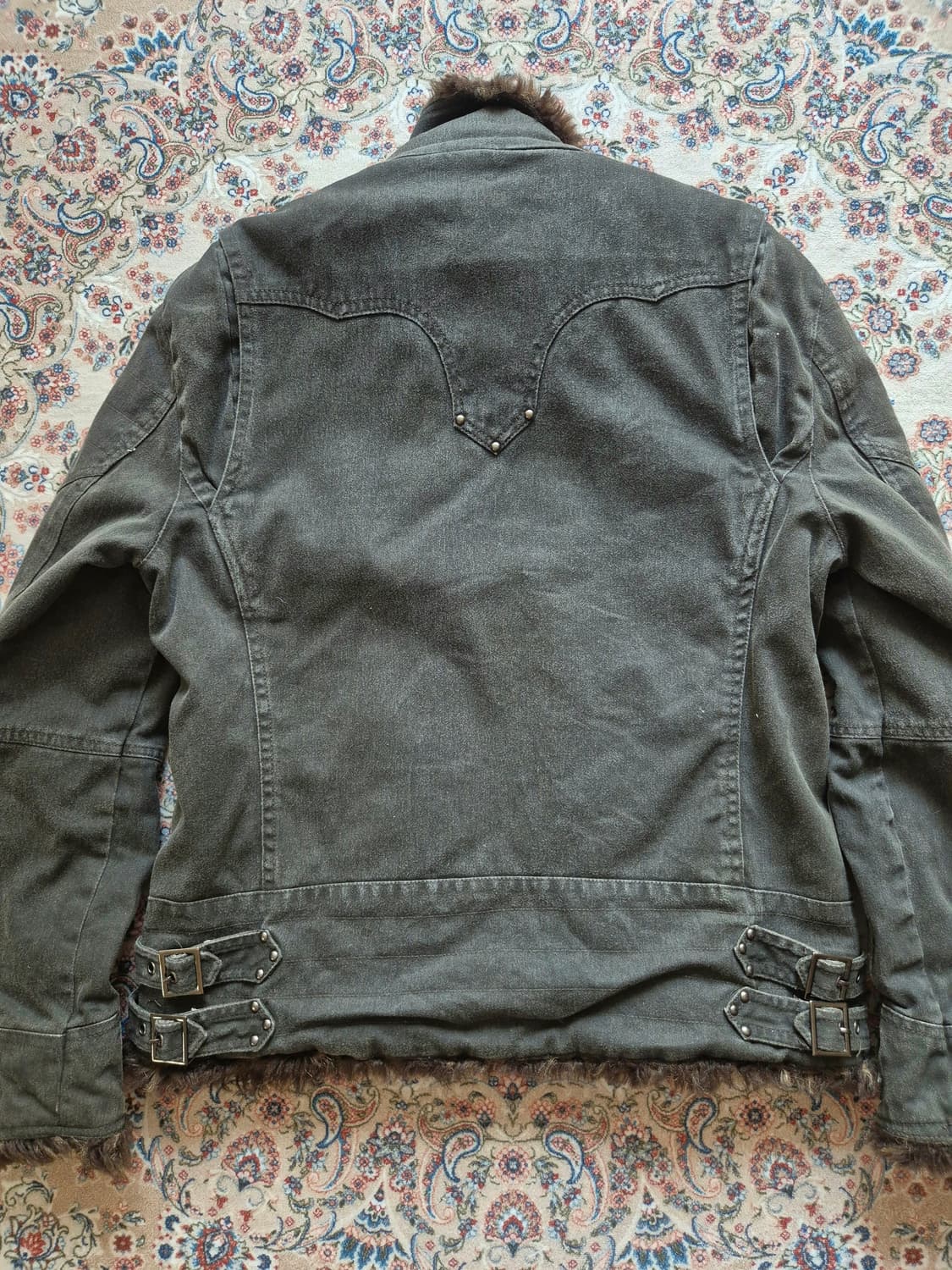 인더애틱 퍼 트리밍 라이더 재킷 상품이미지4