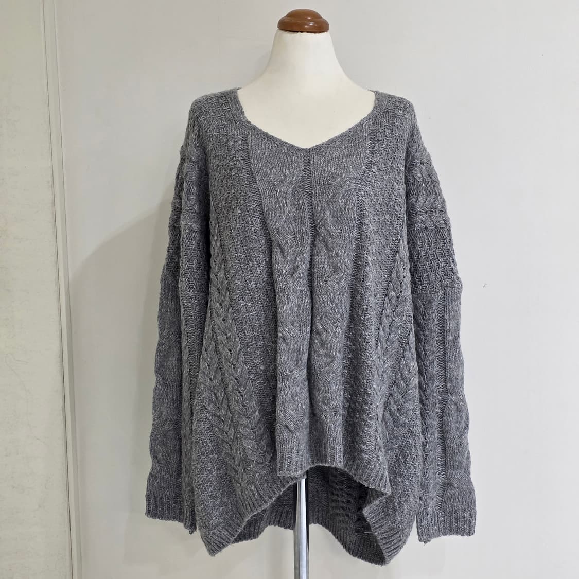 빈티지 그레이 빅사이즈 꽈배기 브이넥 니트 상품이미지1