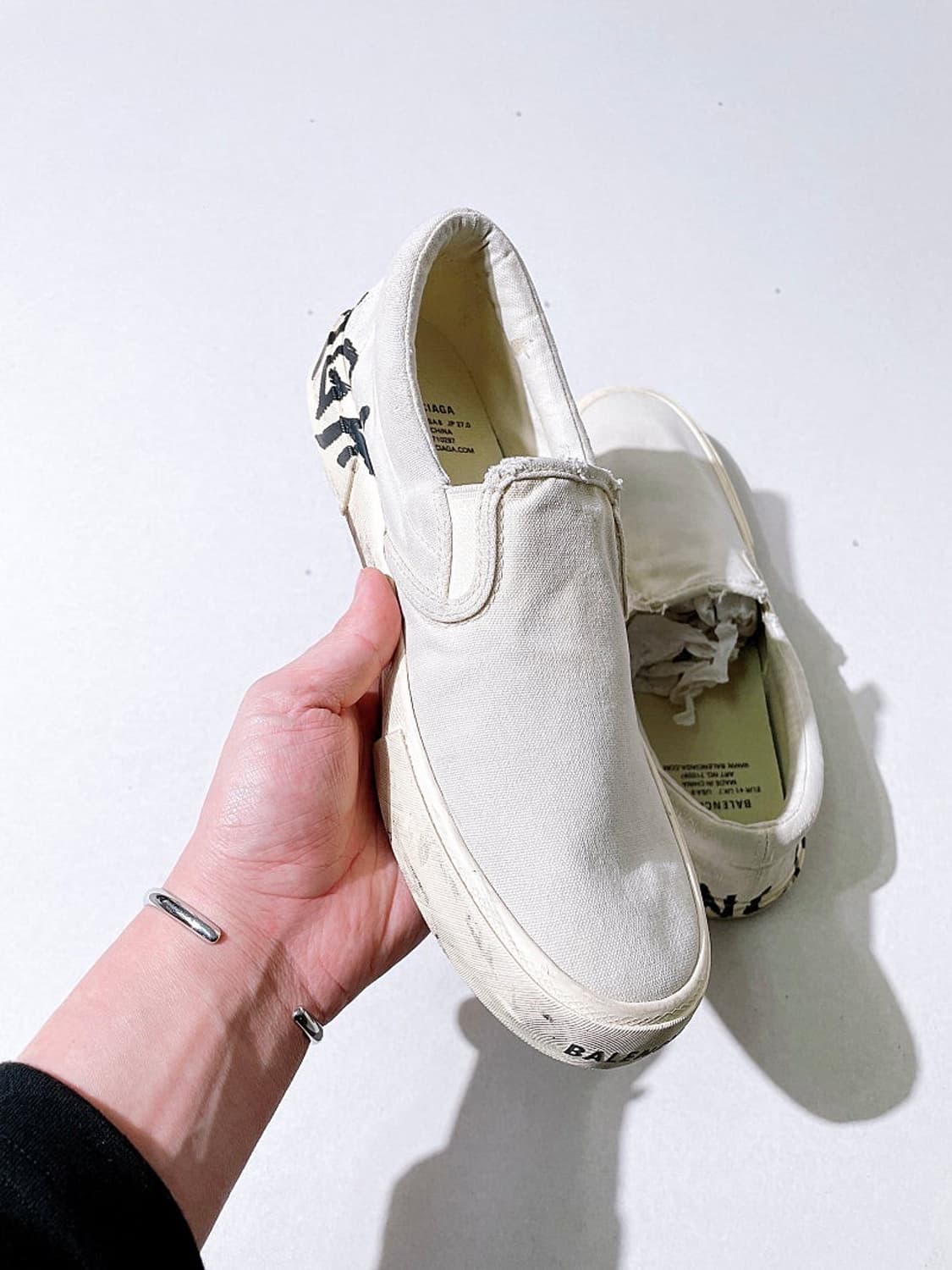 (정품/새상품) 발렌시아가 남성 화이트 블랙 PARIS 그래피티 슬립온 상품이미지1