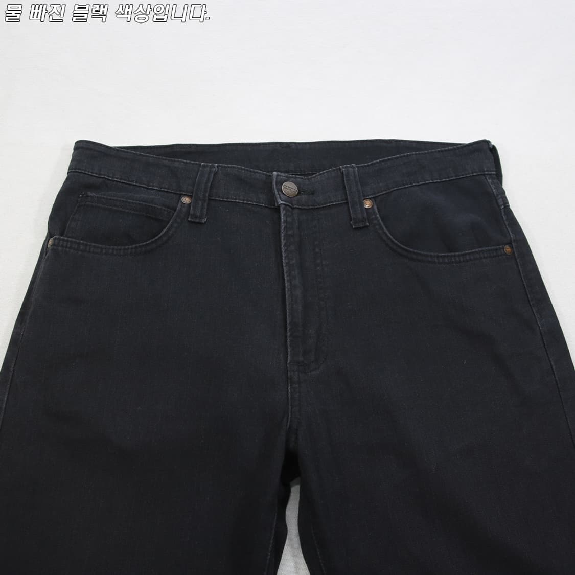 (착용컷) Wrangler 블랙 진 (남성용 32.5) 상품이미지5