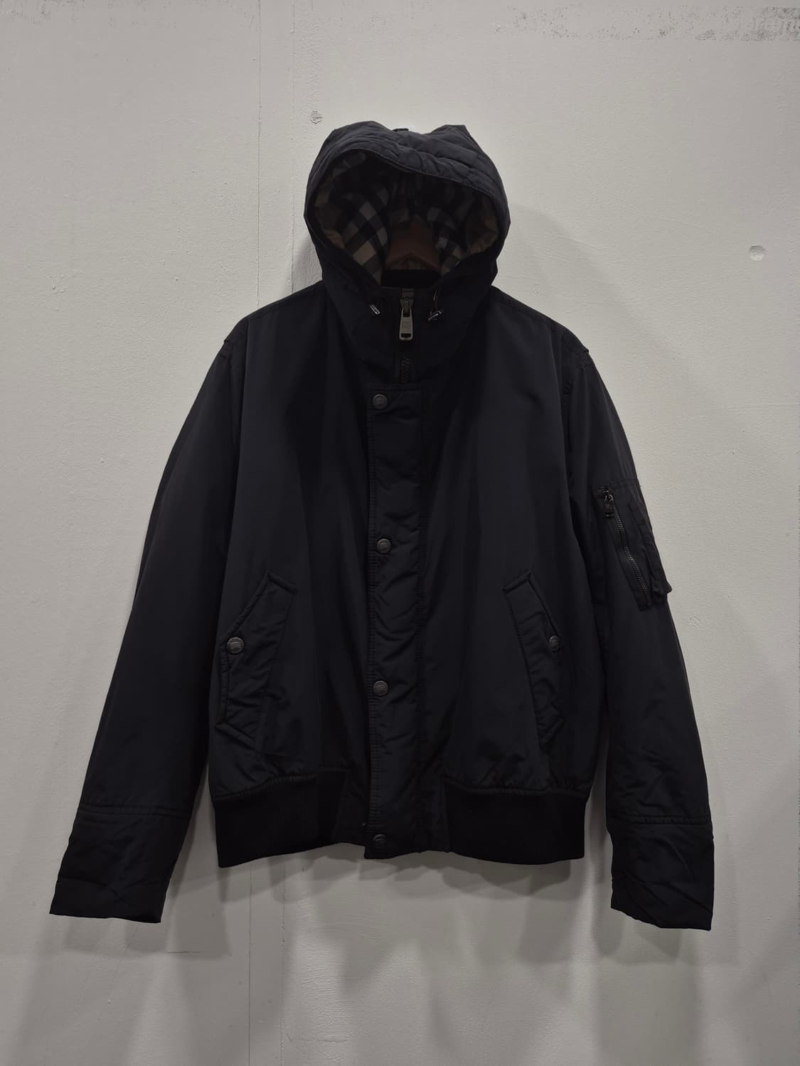 버버리 블랙 후드 MA-1 스타일 점퍼 남성 105사이즈 상품이미지1