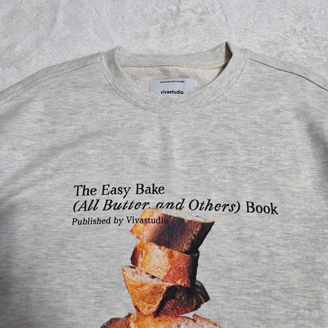 (XL)비바스튜디오 베이킹 그래픽 맨투맨 상품이미지2