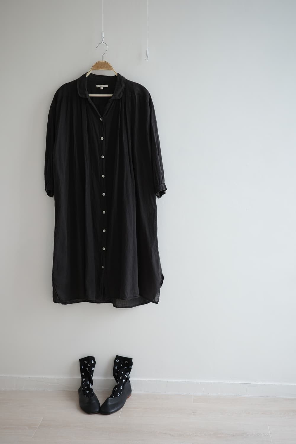 studio CLIP
• 블랙 아사 코튼 셔츠 롱 원피스 상품이미지1