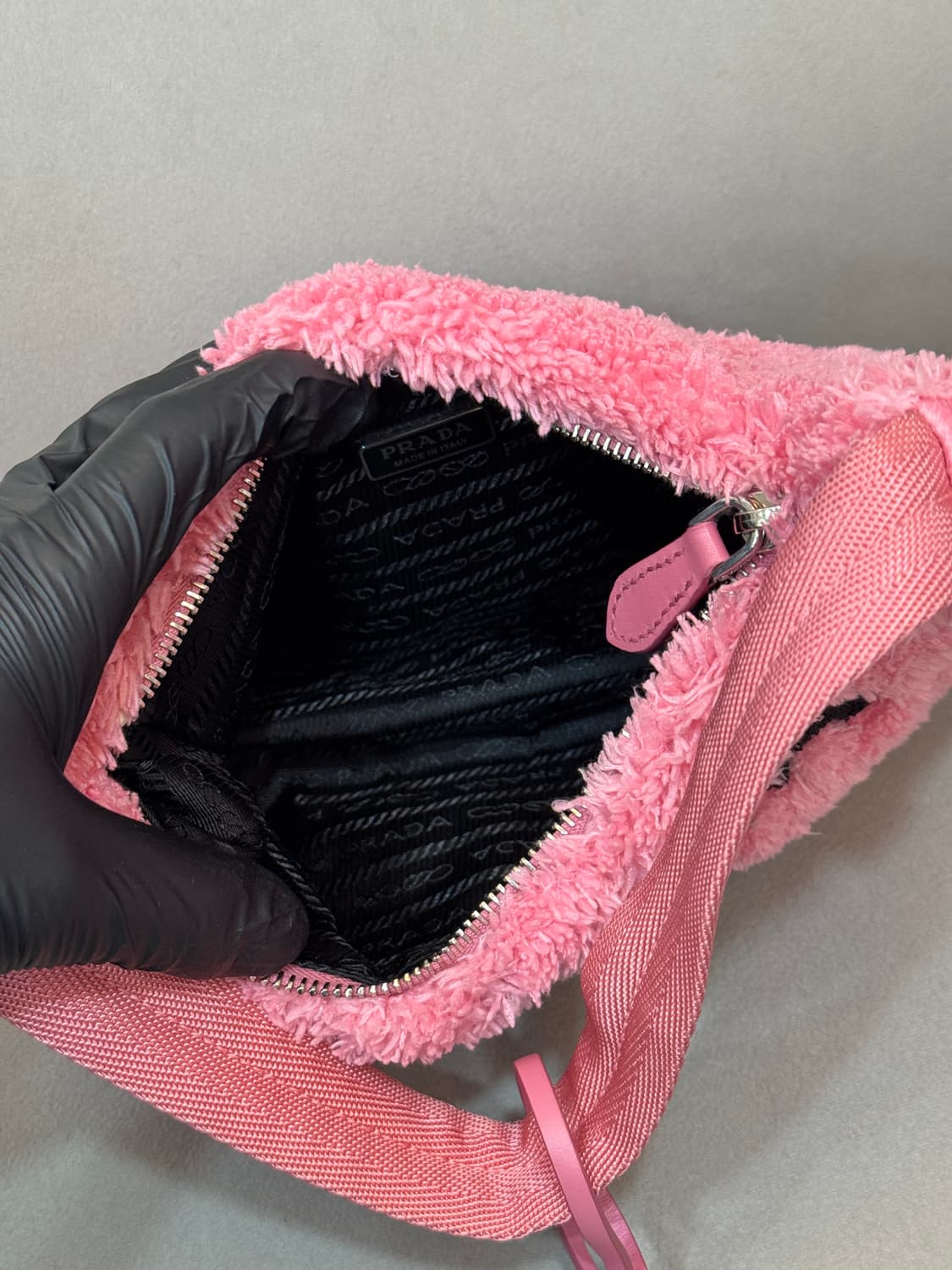 프라다 리에디션 테리 호보백  상품이미지2