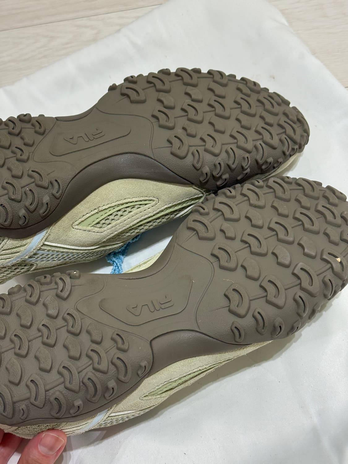 ‼️이사 처분 (1회착용) 휠라 에샤페 말차 운동화 스니커즈 240 상품이미지3