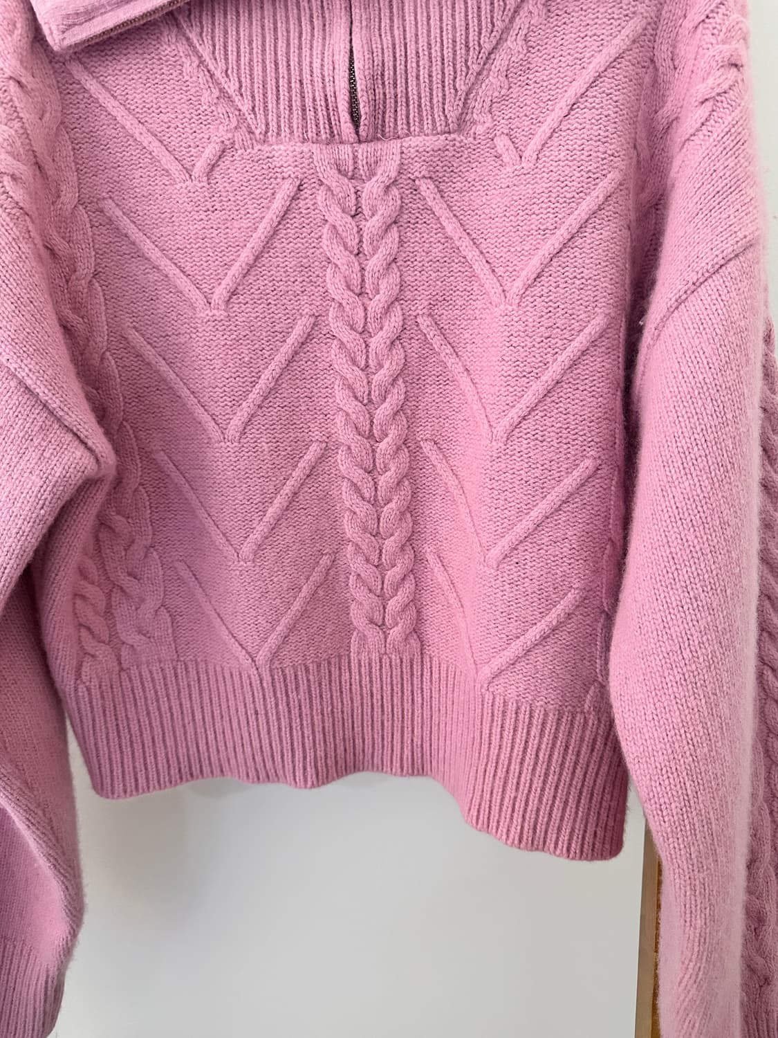 마르디 메크르디 핑크 꽈배기 캐시미어 반집업(프리사이즈) 상품이미지5