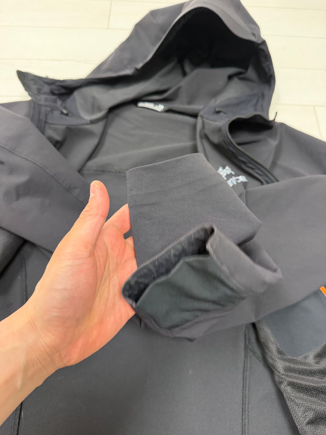 아크테릭스 감마 LT 후디 M 사이즈  크림 마지막 거래가가 50이고 이 상품이미지6