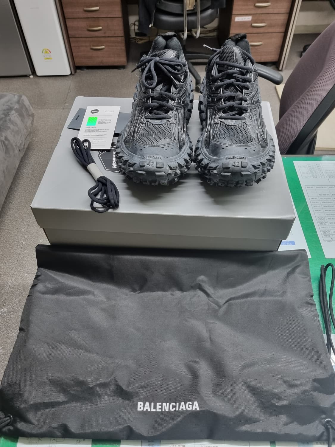 발렌시아가디펜더블랙42(275) 상품이미지1