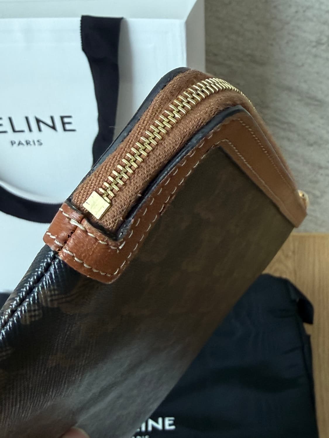 셀린느 트리옹프 클러치백 탄 상품이미지3